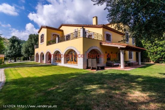 Finca rural con 1 hectárea de terreno, con tres viviendas independientes, - BARCELONA