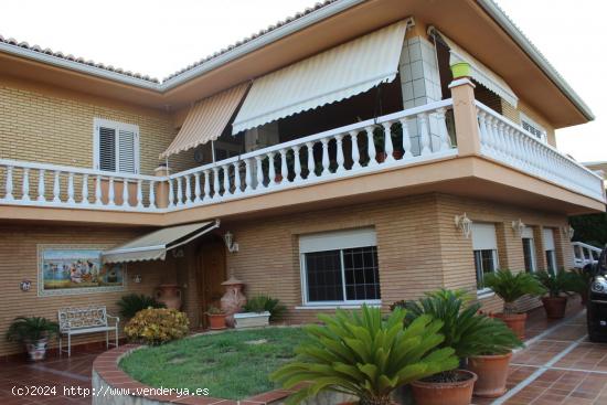 SE VENDE ESPECTACULAR CHALET EN URBANIZACIÓN EL TANCAT DEL ALTER - VALENCIA