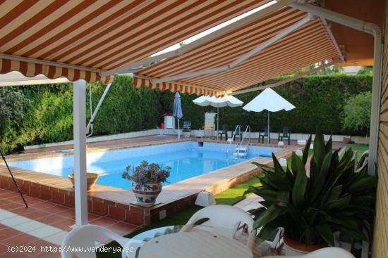 SE VENDE ESPECTACULAR CHALET EN URBANIZACIÓN EL TANCAT DEL ALTER - VALENCIA