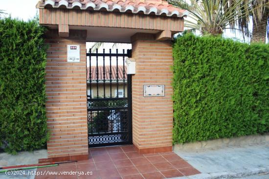 SE VENDE ESPECTACULAR CHALET EN URBANIZACIÓN EL TANCAT DEL ALTER - VALENCIA