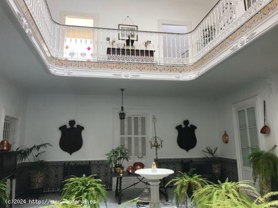  Espectacular casa en el casco antiguo - CADIZ 