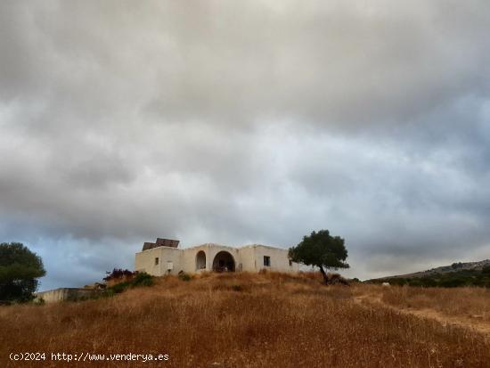 Se vende propiedad única en el campo - CADIZ