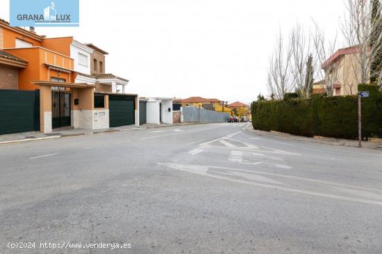 Venta de solar con proyecto de 2 casas pareadas en Ogíjares (Zona Lomalinda) - GRANADA