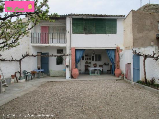  CASA DE PUEBLO CON NUEVE HABITACIONES DOS COCINAS, DOS BAÑOS, COMEDOR, PATIO - ZARAGOZA 