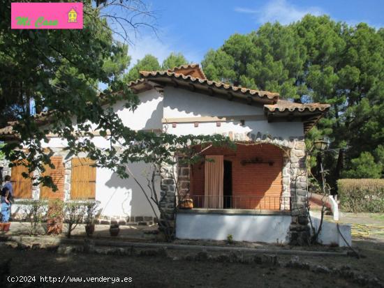 CHALET DE TRES HABITACIONES, SALON COCINA Y DOS BAÑOS - ZARAGOZA