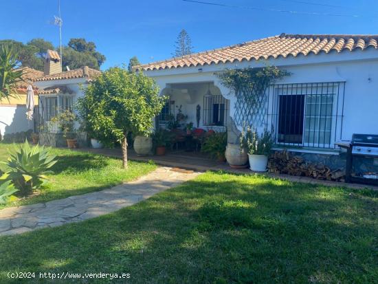 ESPECTACULAR CHALET PARA DISFRUTAR DE SUS VACACIONES - CADIZ