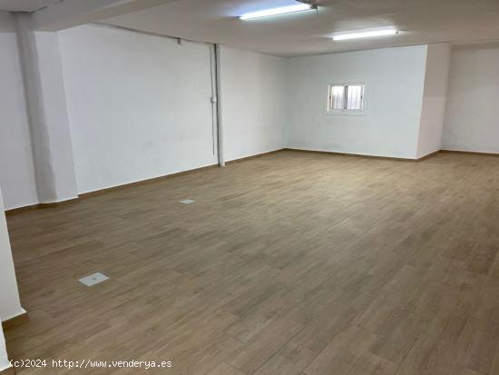  LOCAL COMERCIAL EN ZONA CENTRO - BARCELONA 