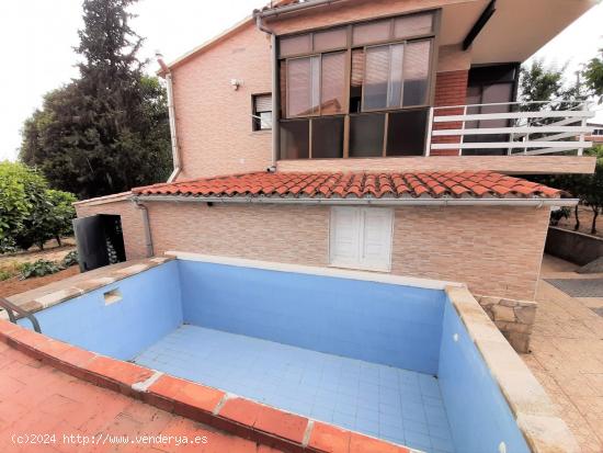 Es ven casa amb piscina a Piera - BARCELONA