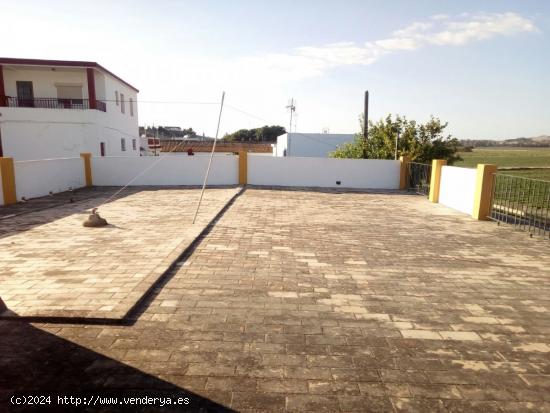 PARCELA CON AMPLIA CASA RURAL EN JEREZ DE LA FRONTERA - CADIZ