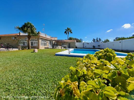 Chalet con piscina en Hozanejo - CADIZ