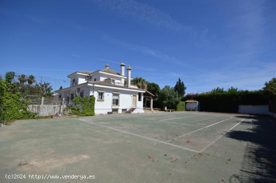 Amplio chalet para tener la casa de sus sueños! - CADIZ