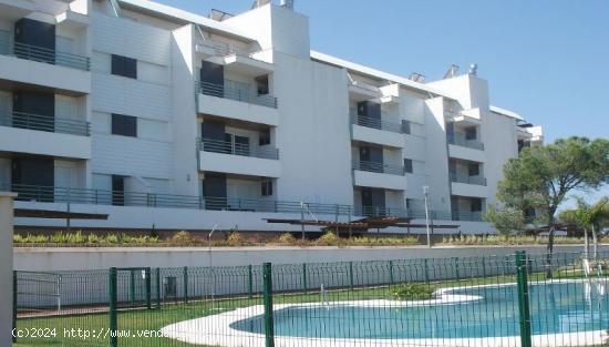 Viviendas de  2 dormitorios, 2 plazas de garaje, trastero y piscina en Nuevo Portil - HUELVA