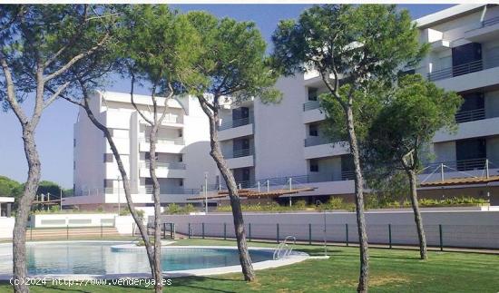 Viviendas de  2 dormitorios, 2 plazas de garaje, trastero y piscina en Nuevo Portil - HUELVA