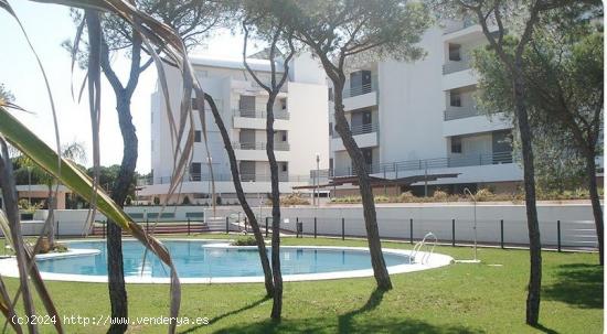 Viviendas de  2 dormitorios, 2 plazas de garaje, trastero y piscina en Nuevo Portil - HUELVA