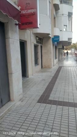 Local muy comercial frente a nuevo centro medico de Madre de Dios - CADIZ