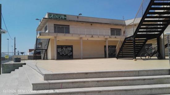 OPORTUNIDAD VENTA LOCAL COMERCIAL CON 6 PLAZAS DE GARAJE - VALENCIA