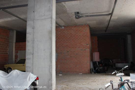 Amplio Local Comercial en La Rosaleda de 670 m2 para Alquilar - LEON