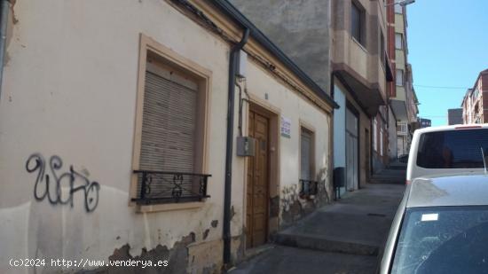 CASA CON TERRENO EN LA  ZONA ALTA EN PONFERRADA - LEON