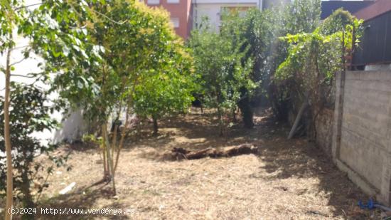 CASA CON TERRENO EN LA  ZONA ALTA EN PONFERRADA - LEON