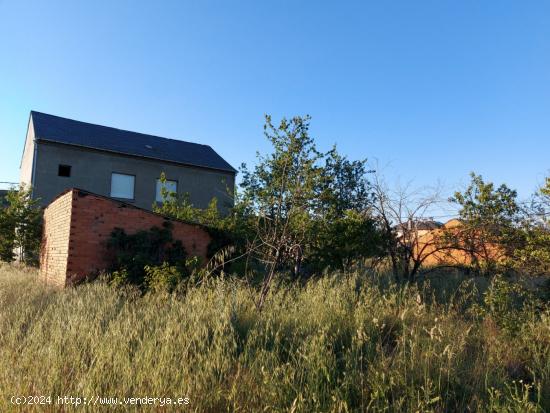 CASA PARA REFORMAR CON TERRENO - LEON