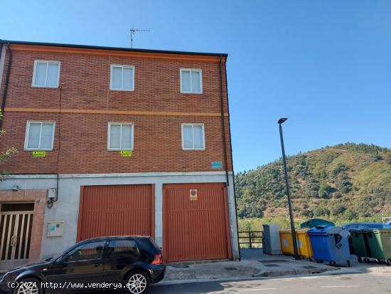 CASA EN VENTA AL LADO DEL HOSPITAL DE LA REINA DETRAS DEL CASTILLO - LEON