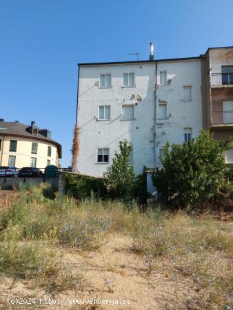 CASA EN VENTA AL LADO DEL HOSPITAL DE LA REINA DETRAS DEL CASTILLO - LEON