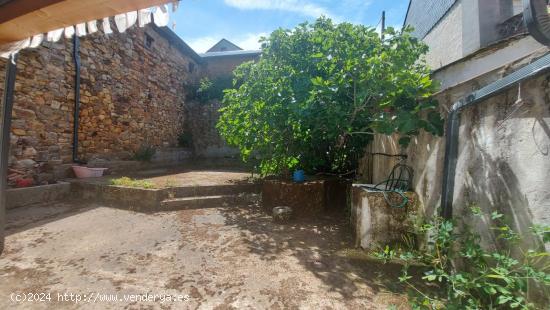 CASA CON TERRENO EN CASTROPODAME - LEON