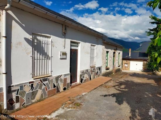 CASA PARA REFORMAR CON PATIO EN ONAMIO- MOLINASECA - LEON