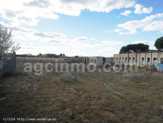 Parcela con vivienda. - VALLADOLID