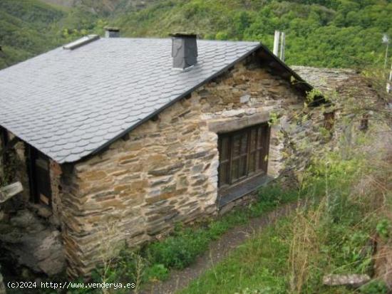 Casa en San Pedro de Montes - LEON