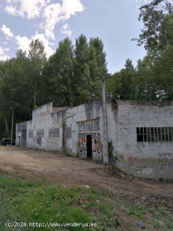 Venta nave Toral de los Vados - LEON