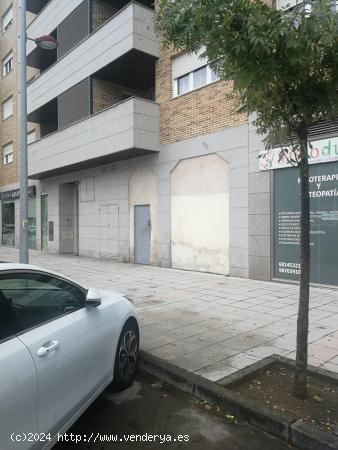  Venta local comercial La Rosaleda - LEON 