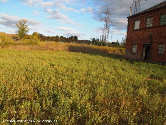 FINCA URBANA VALLADA  Y CON UNA EDIFICACIÓN DE 236M EN CUBILLOS DEL SIL - LEON