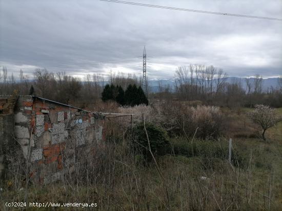  SE VENDE TERRENO RUSTICO CON POZO Y EDIFICACION EN FUENTESNUEVAS - LEON 