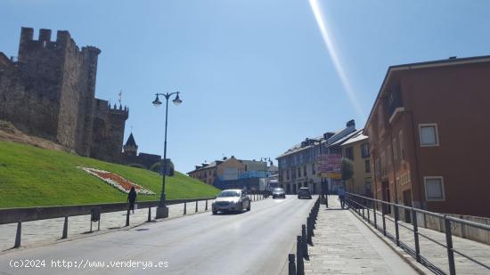 LOCAL COMERCIAL JUNTO AL CASTILLO - LEON