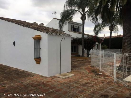 Fabuloso chalet en el Aljarafe Sevillano con piscina propia - SEVILLA