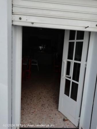  Magnifico local comercial con posibilidad de transformar en vivienda, precio negociable. - CADIZ 