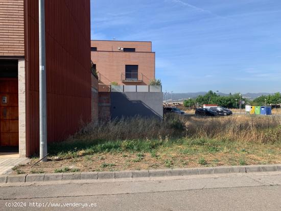 SOLAR A ODENA, BARRI SANT PERE. - BARCELONA