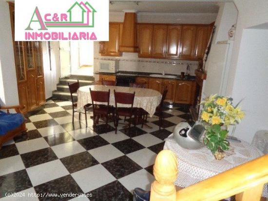 GRAN CASA CON 9 DORMITORIOS¡¡¡ - CORDOBA