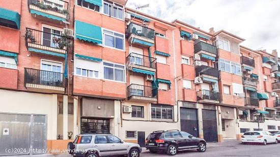  Bonito piso, con garaje, junto al Parque de la Encina de La Zubia. - GRANADA 