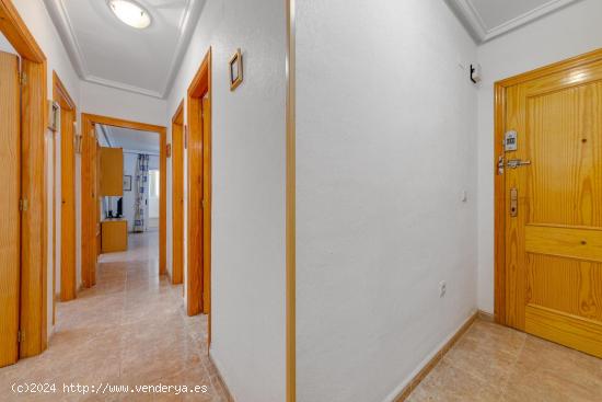 APARTAMENTO DE 3 DORMITORIOS CON GARAJE CERCA DE LA PLAYA DEL CURA EN TORREVIEJA - ALICANTE