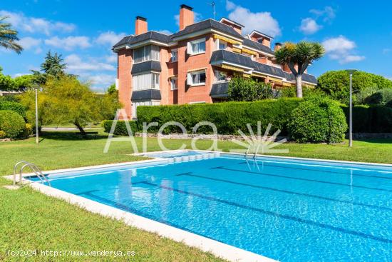  Espectacular piso con gran terraza y zona comunitaria - BARCELONA 