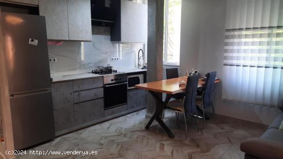 JUNTO AL MAR, 1 PISO S/ASC. , 2 DORM., COCINA OFFICE, COMEDOR, 2 BAÑOS, BALCON - VALENCIA