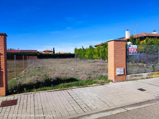 Parcela de 712 m2 en Aldeamayor Golf - VALLADOLID