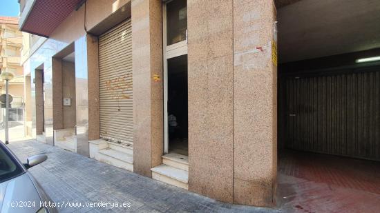 LOCAL COMERCIAL EN CERDANYOLA DEL VALLÈS - BARCELONA