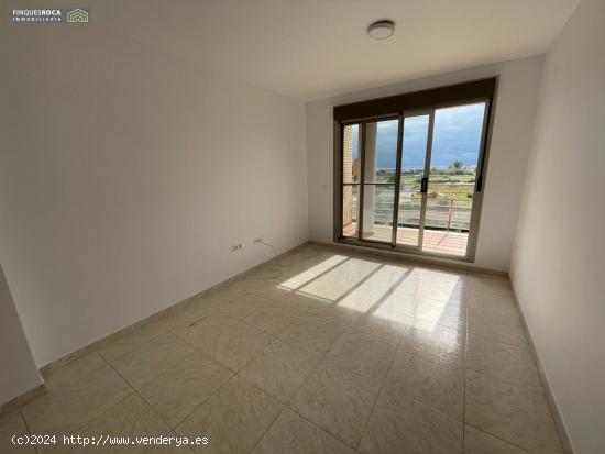 Piso de ·3 Dormitorios, 2 Baños, Cocina Independiente, Comedor, Terraza de 9 m2 y Orientacion Sur 