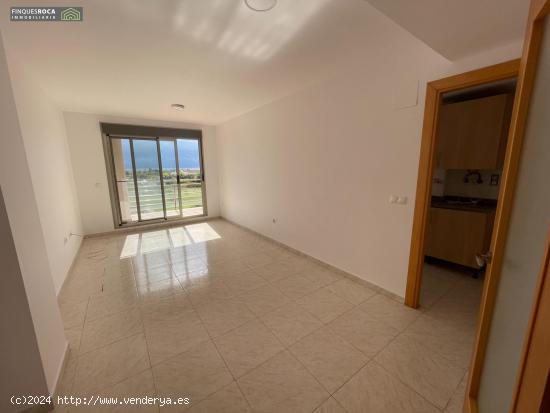 Piso de ·3 Dormitorios, 2 Baños, Cocina Independiente, Comedor, Terraza de 9 m2 y Orientacion Sur 