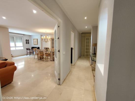 ENORME APARTAMENTO DE 176M2 CERCA DE LA PLAYA. 3 DORM. 2 BAÑOS. PLAYA A 200 METROS. - ALICANTE