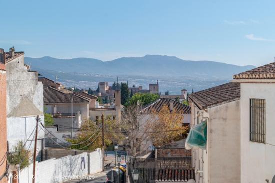 Amplio apartamento situado en Albaicín Alto en casa corrala con vistas a la Alhambra - GRANADA