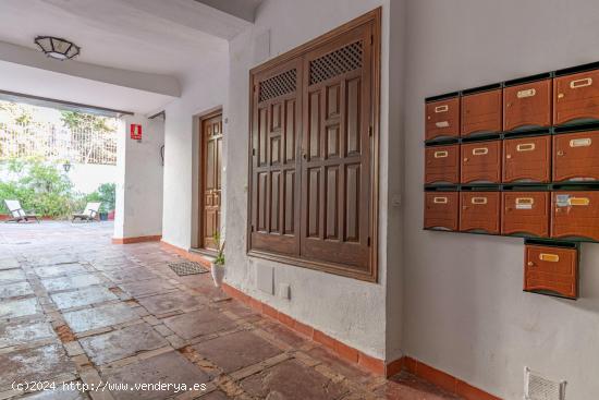 Amplio apartamento situado en Albaicín Alto en casa corrala con vistas a la Alhambra - GRANADA